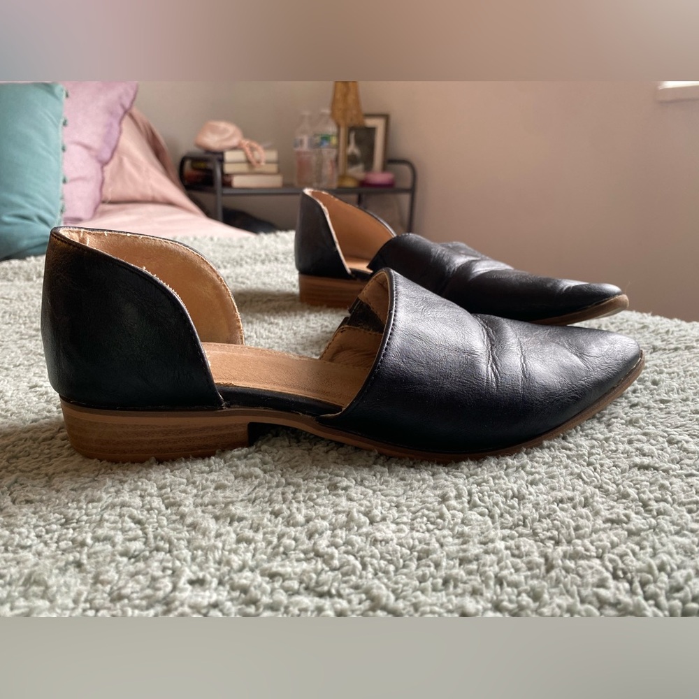 Comfortable slide on pointed shoes
